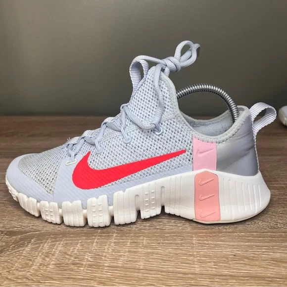 Nike Free Metcon 3 Womens 9 Football Grey Bright Crimson Training Shoes - Picture 1 of 7
